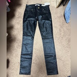 NWT Guess medium rise skinny Emma fit shiny pants| size 25